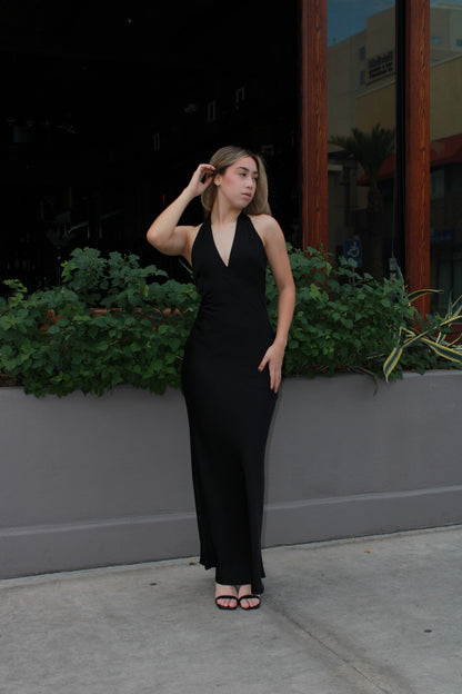 Vestido negro halter satín #11468