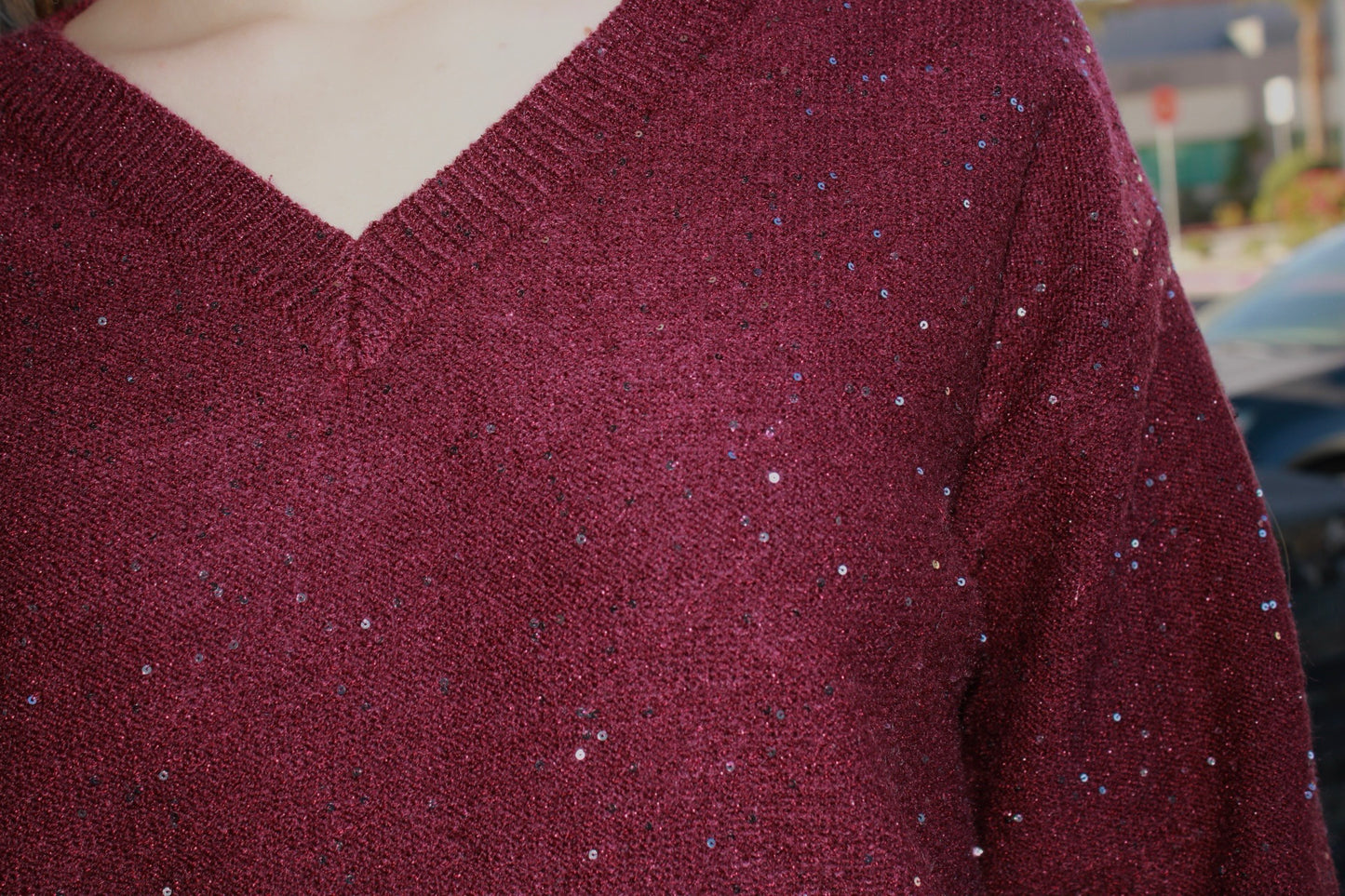 Suéter guinda, cuello V con brillos#11601