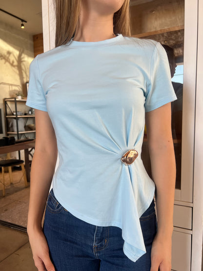 Blusa azul clarita, con detalle dorado#11865