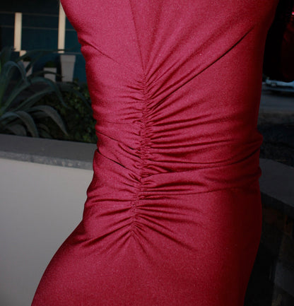 Vestido guinda con piedras corto #11657