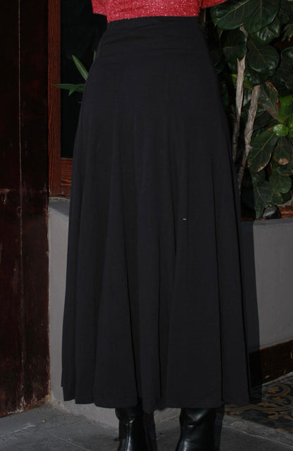 Falda negra, larga corte A￼#11629