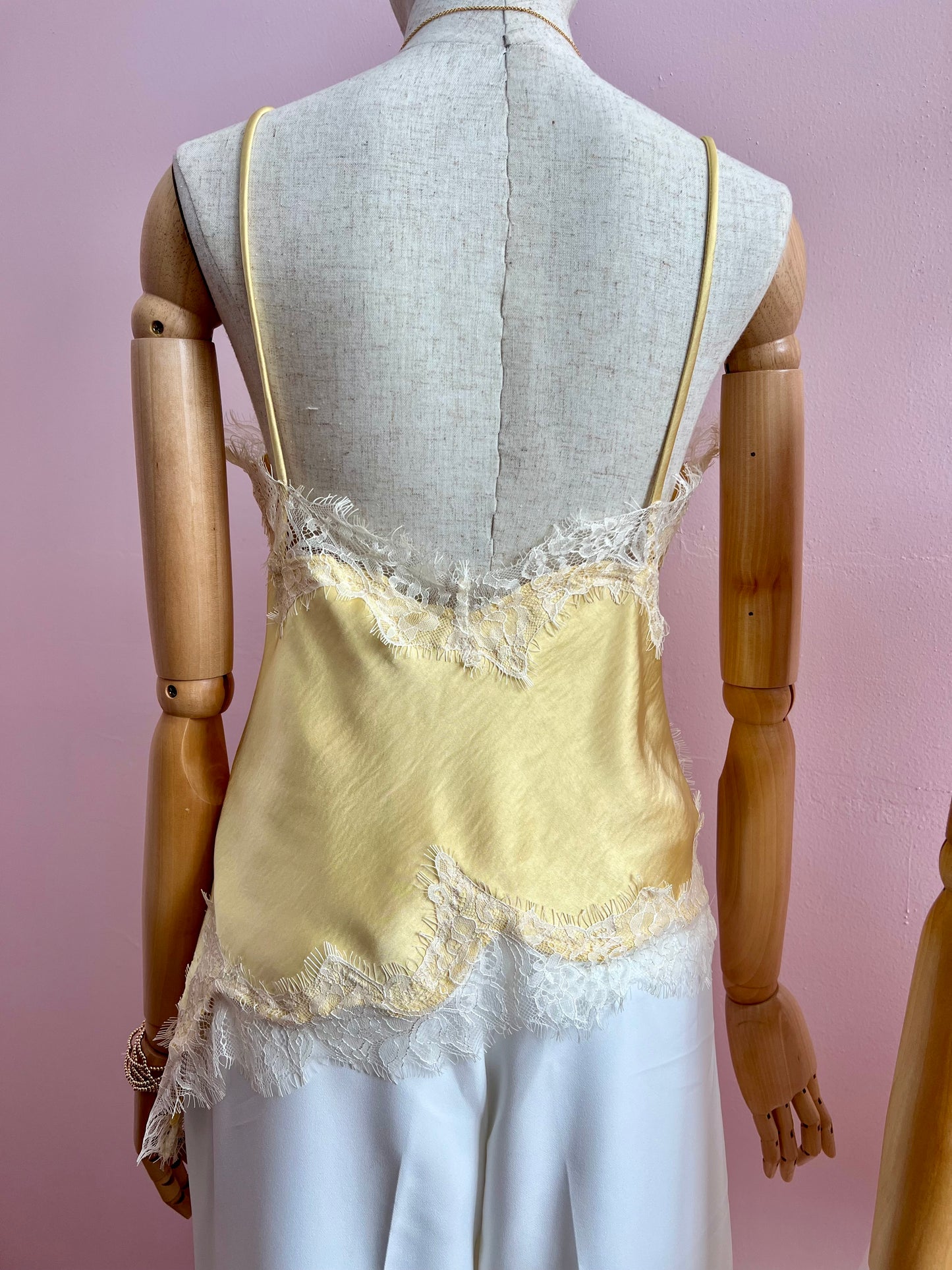 Blusa amarilla de encaje #11922￼
