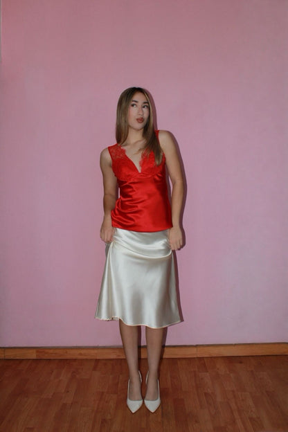 Blusa roja satín con escote de encaje￼#11755
