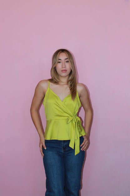 Blusa verde amarillenta de tirantes con Olanes #11355