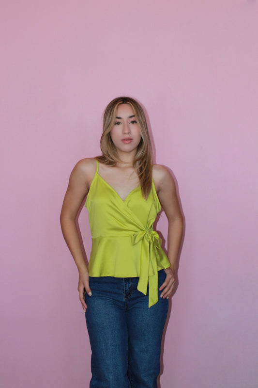 Blusa verde amarillenta de tirantes con Olanes #11355
