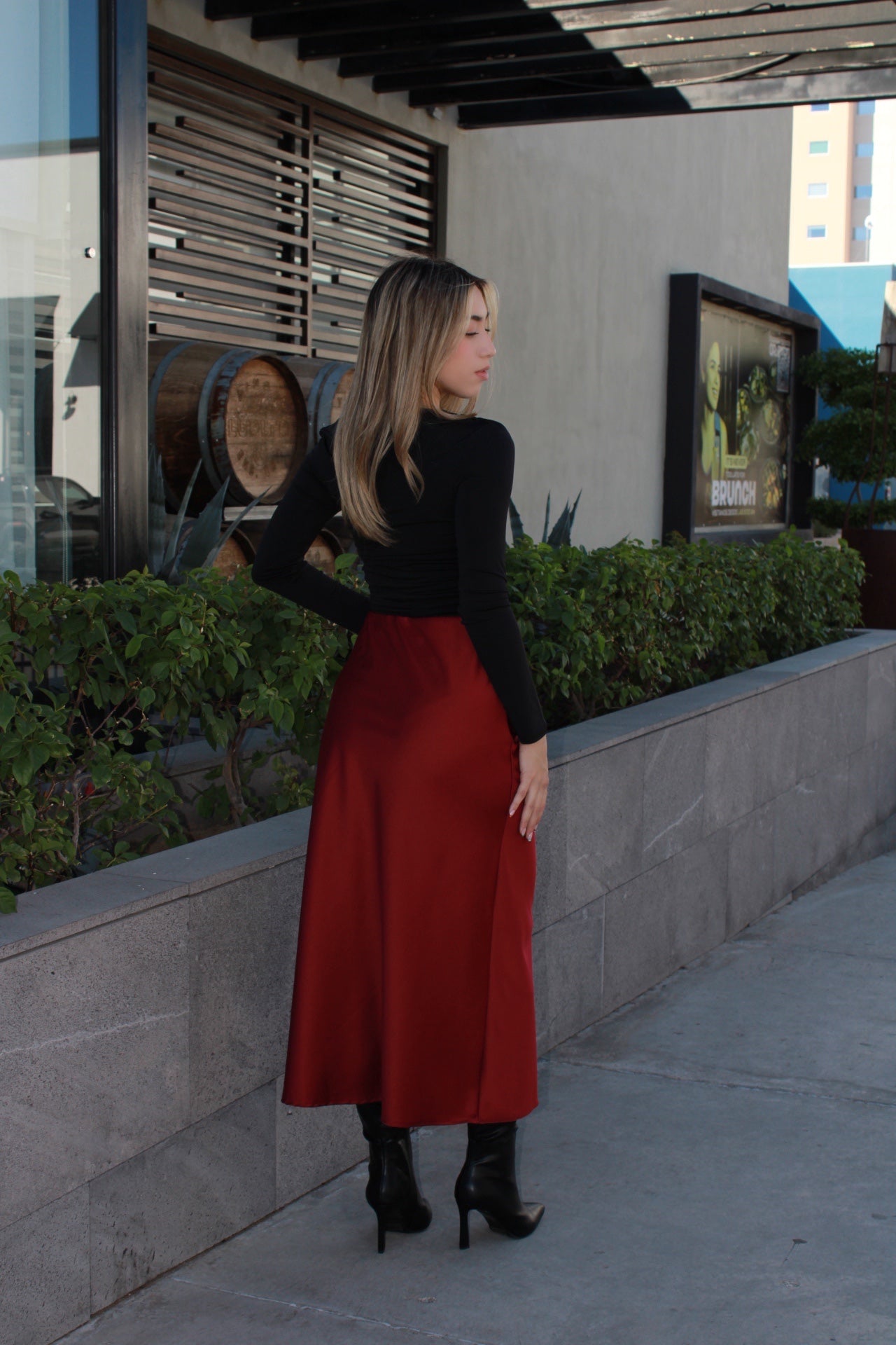 Blusa negra con escote asimétrico #11515