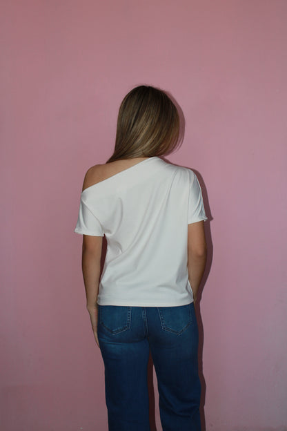 Blusa blanca manga corta hombro asimétrico #11742