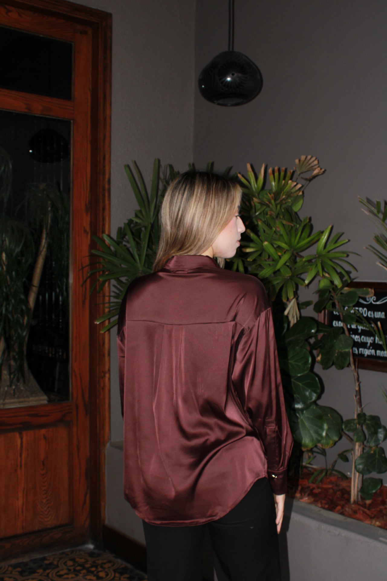 Blusa satinada café/vino #11484