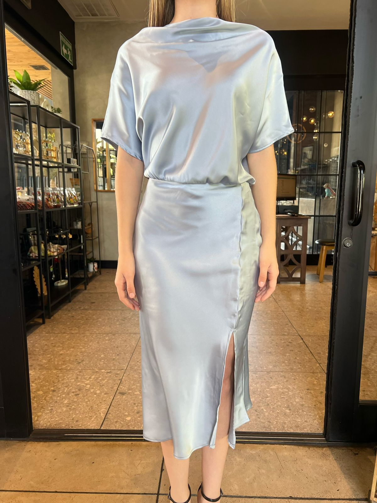 Vestido azul claro, satinado #11837￼
