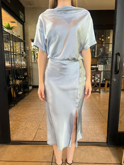 Vestido azul claro, satinado #11837￼
