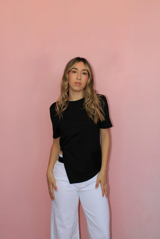 Blusa negra con nudo asimétrica #11844￼