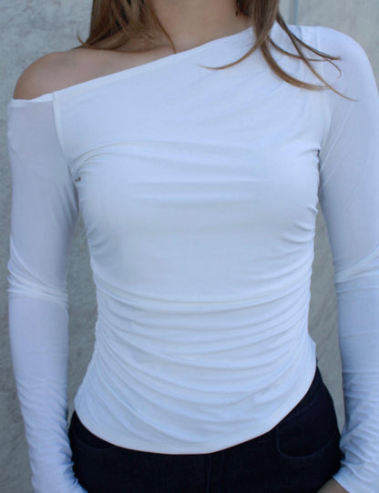 Blusa blanca de licra de hombro asimétrico #11584