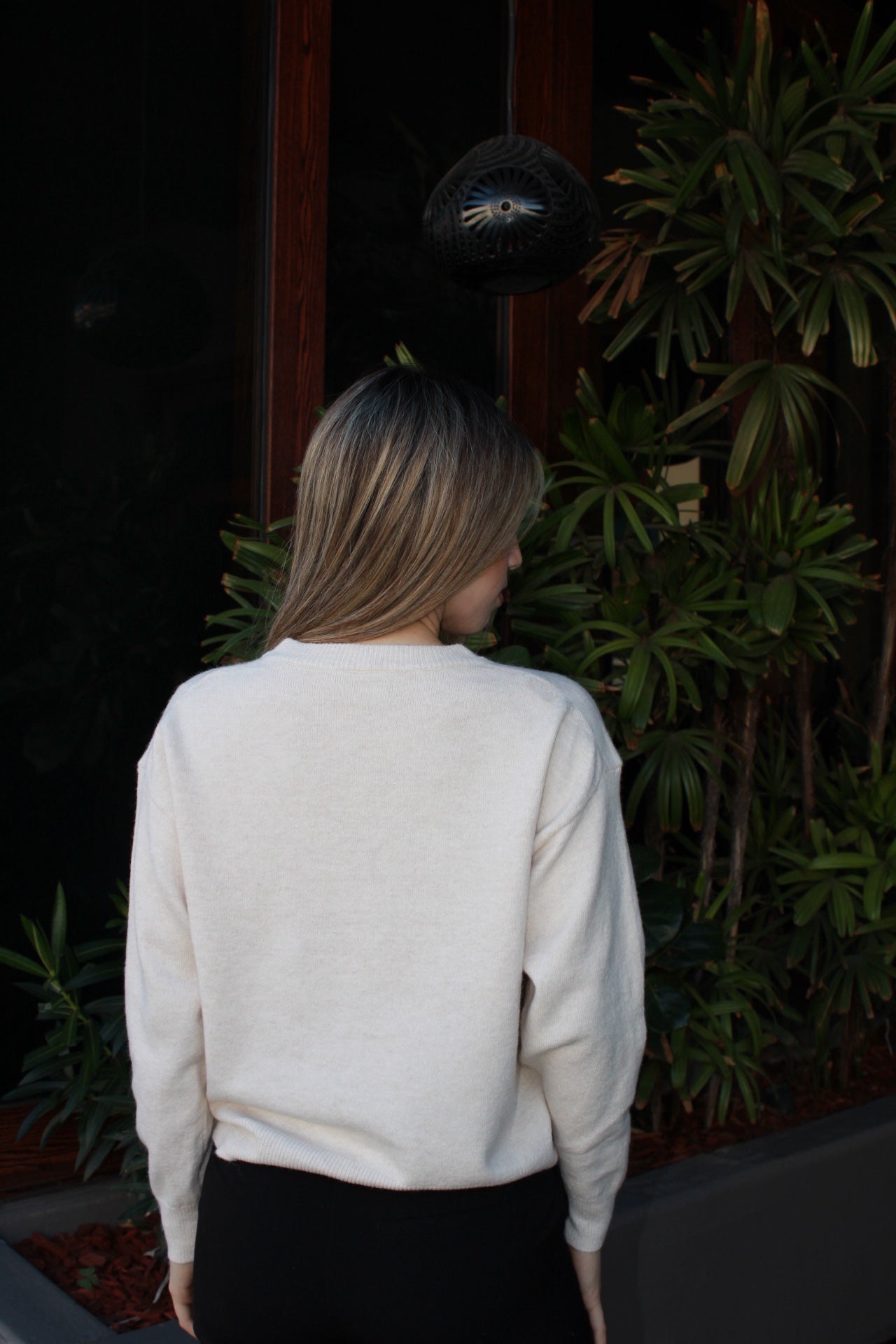 Suéter crema cuello V #11562