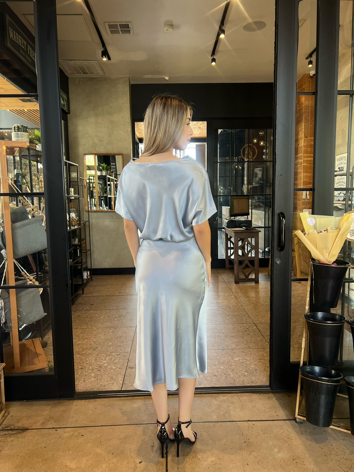 Vestido azul claro, satinado #11837￼