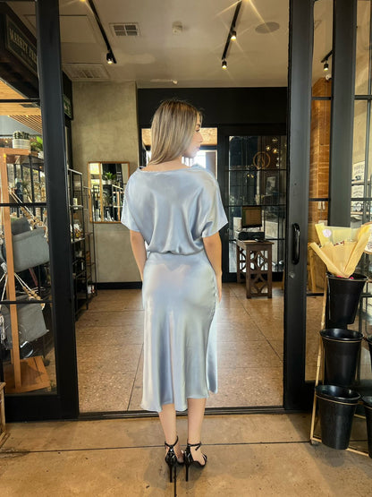 Vestido azul claro, satinado #11837￼