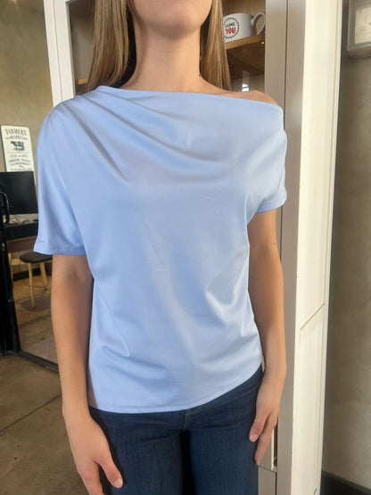 Blusa azul cielo hombro asimétrico #11834