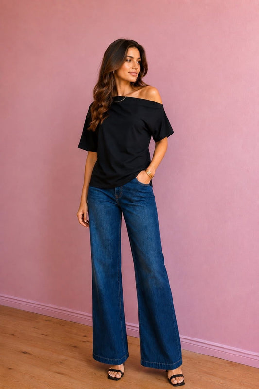 Blusa negra, tipo satín, hombro asimétrico #11948￼