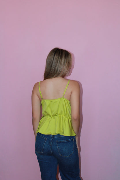 Blusa verde amarillenta de tirantes con Olanes #11355