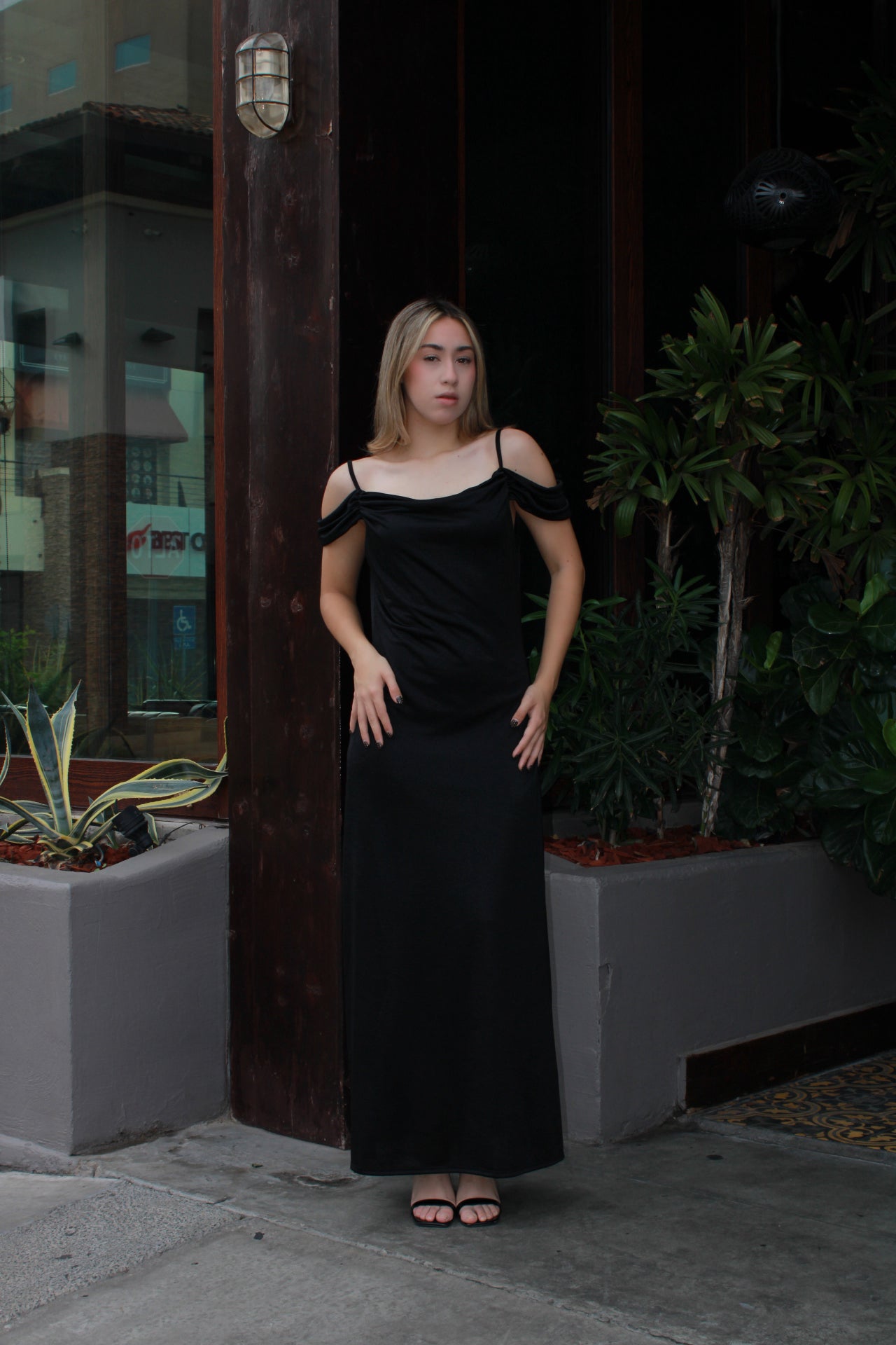 Vestido negro largo de noche con manga suelta #11472
