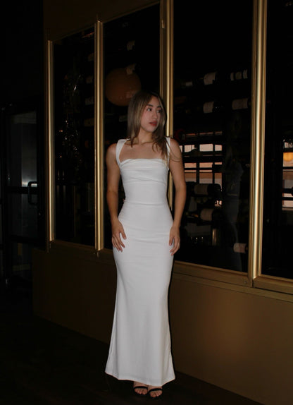 Vestido blanco, largo. ￼#11393