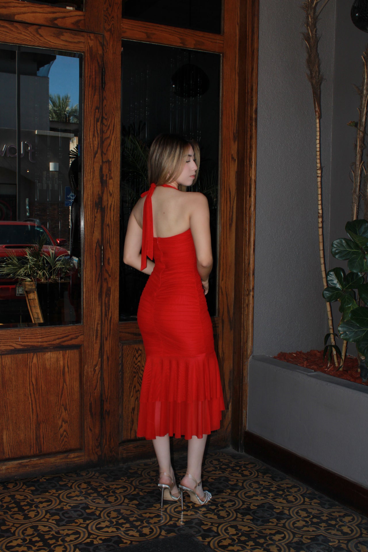 Vestido rojo halter corrugado midi #11310