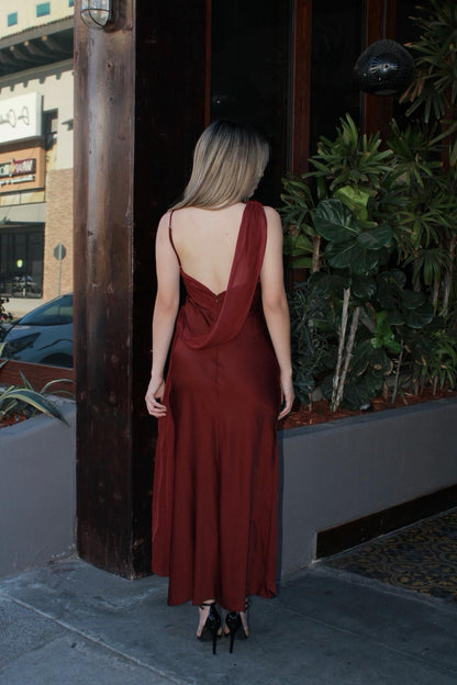 Vestido largo, satín, color, vino espalda #11637￼