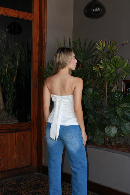 Blusa strapless blanca satinada c moño atrás #11443