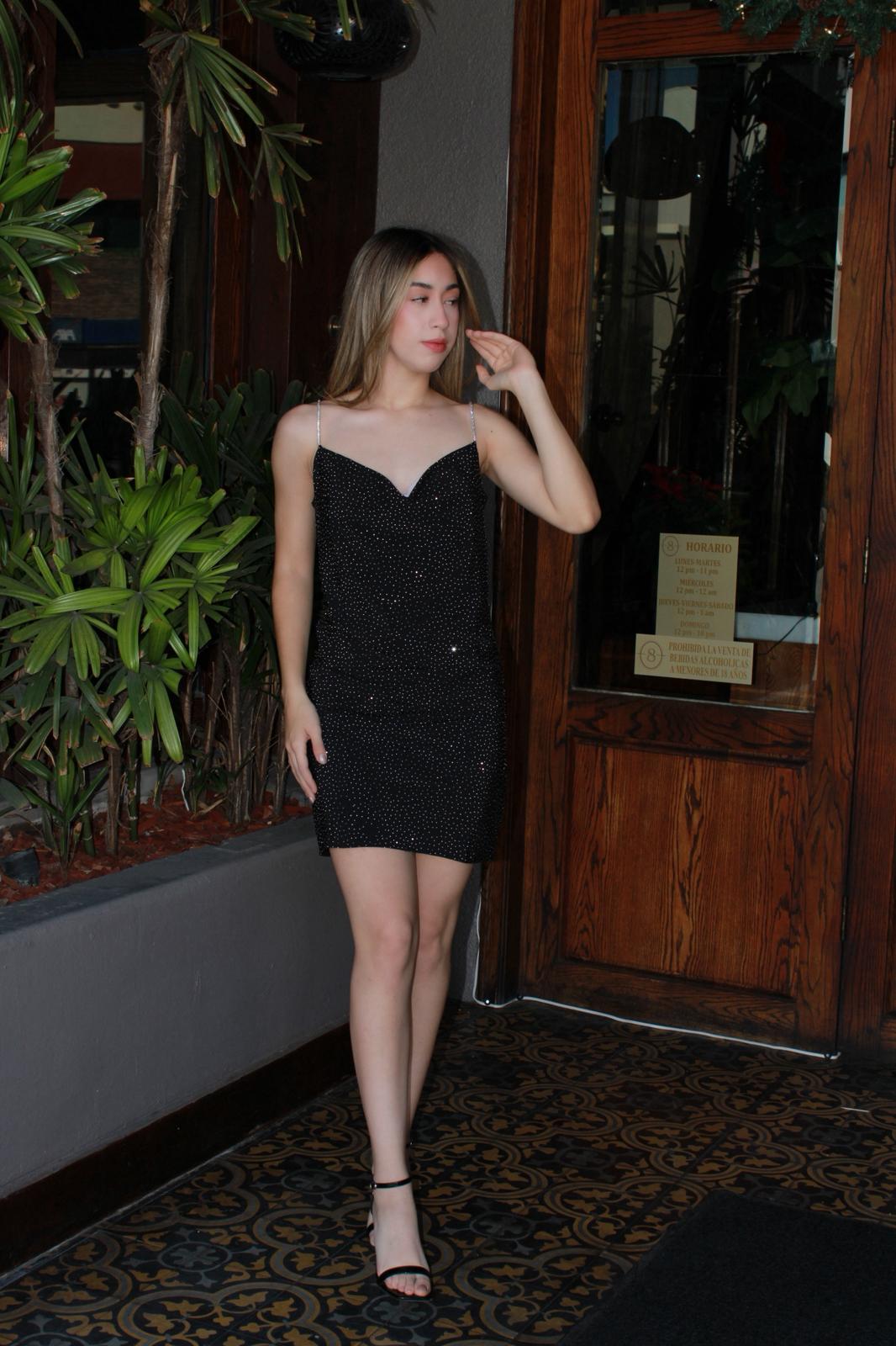 Vestido negro corto de brillos #11624