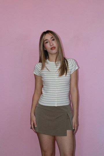 Blusa ivory manga corta de rayas cafés claritas con botones #11801