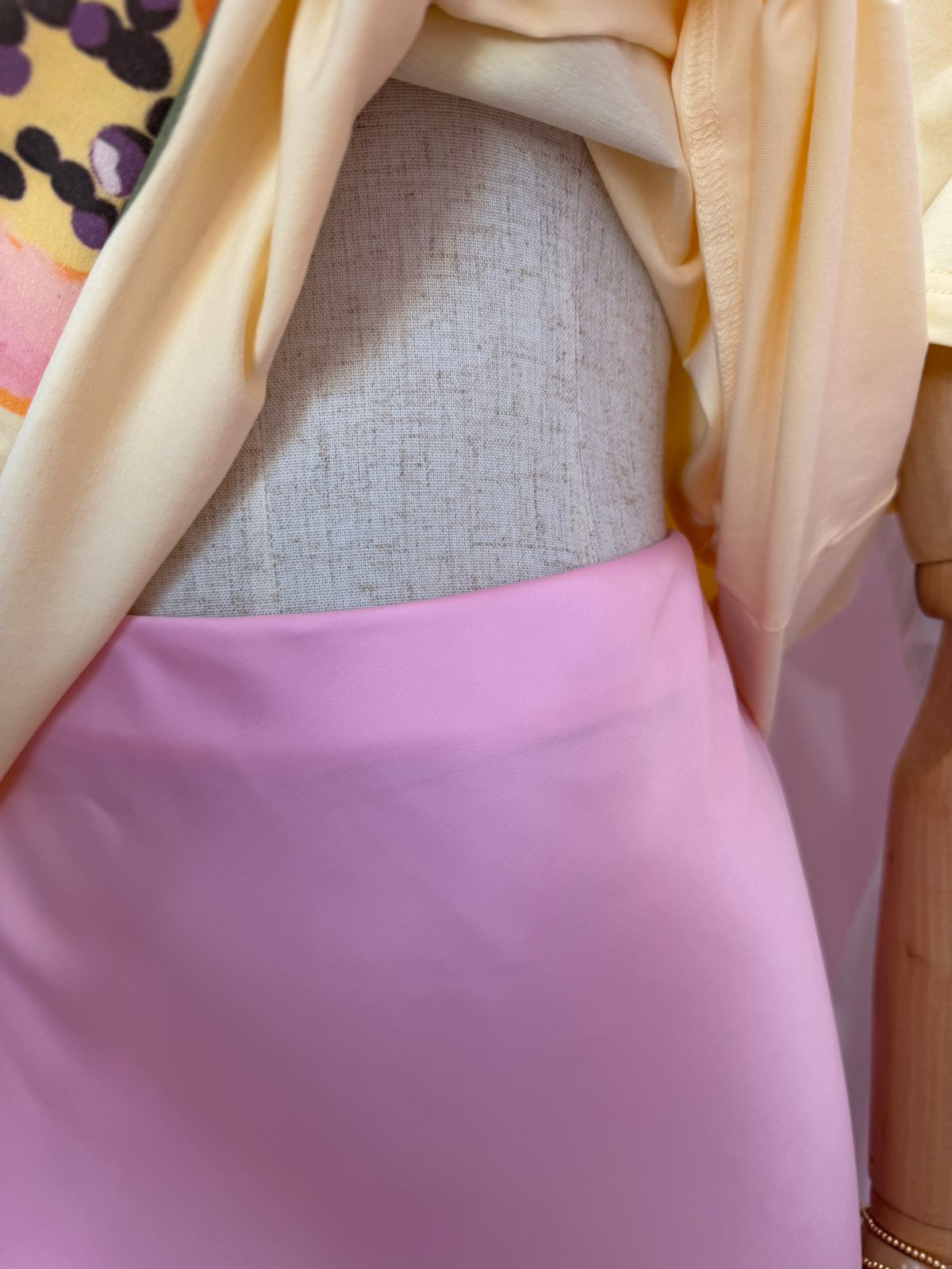 Falda satinada rosa #11952