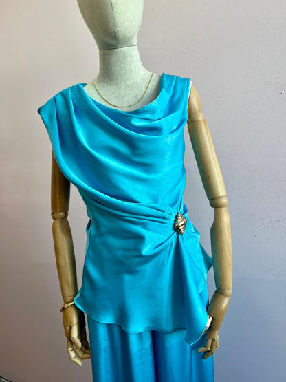 Conjunto azul satinado con detalle dorado #11941￼