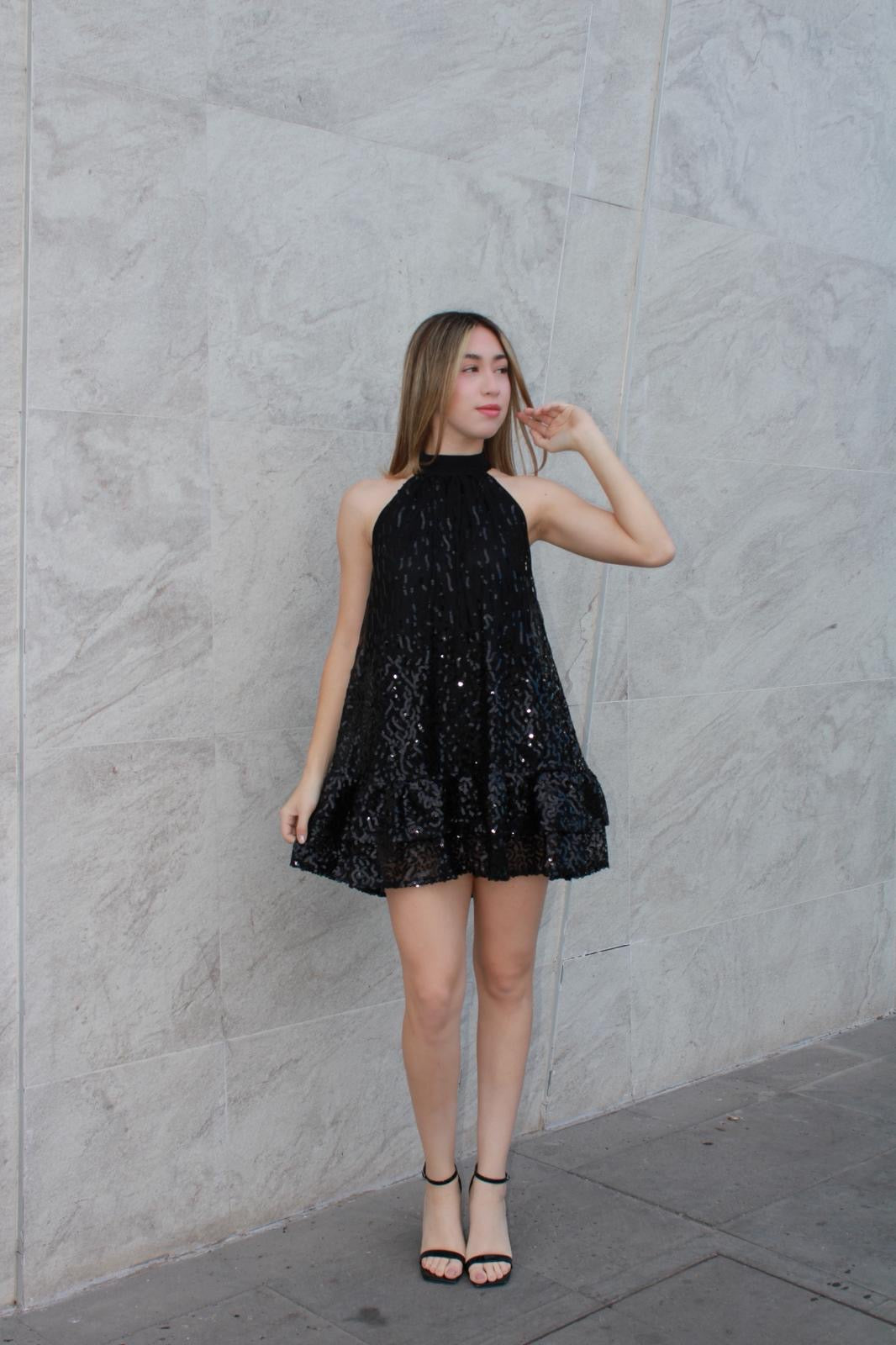 Vestido negro corto halter con lentejuela #11585