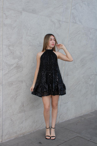 Vestido negro corto halter con lentejuela #11585