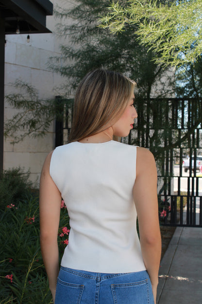 Chaleco blanco, tejido cinco botones. #11521