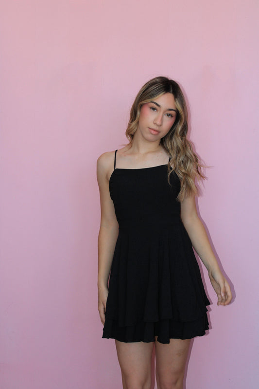 Vestido negro, corto de tirantes #11843￼