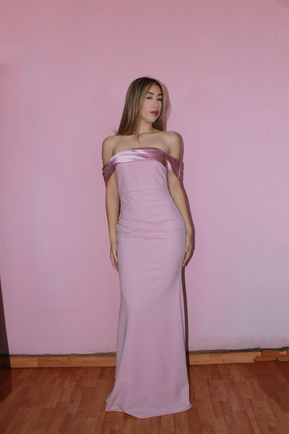 Vestido largo off shoulder rosa c moño atrás #11743