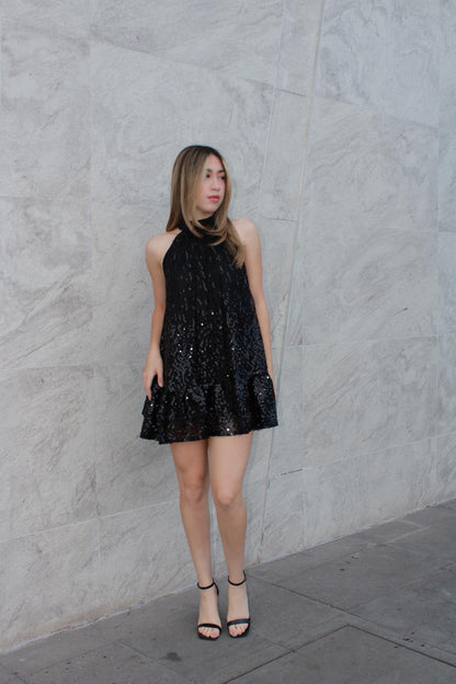 Vestido negro corto halter con lentejuela #11585