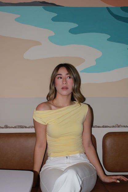 Blusa de hombros asimétricos amarilla #11175