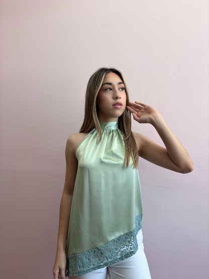 Blusa verde pistache con encaje  de tirantes satinado asimétrica #11875￼