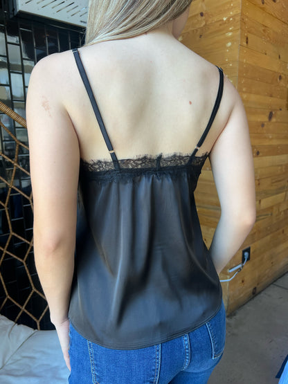 Blusa negra con encaje #11868￼
