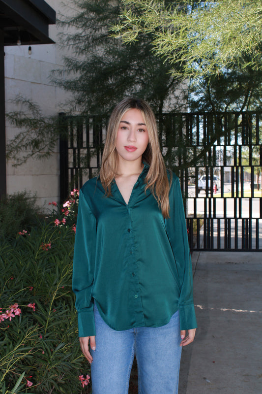 Camisa verde, satinada, botones #11524￼