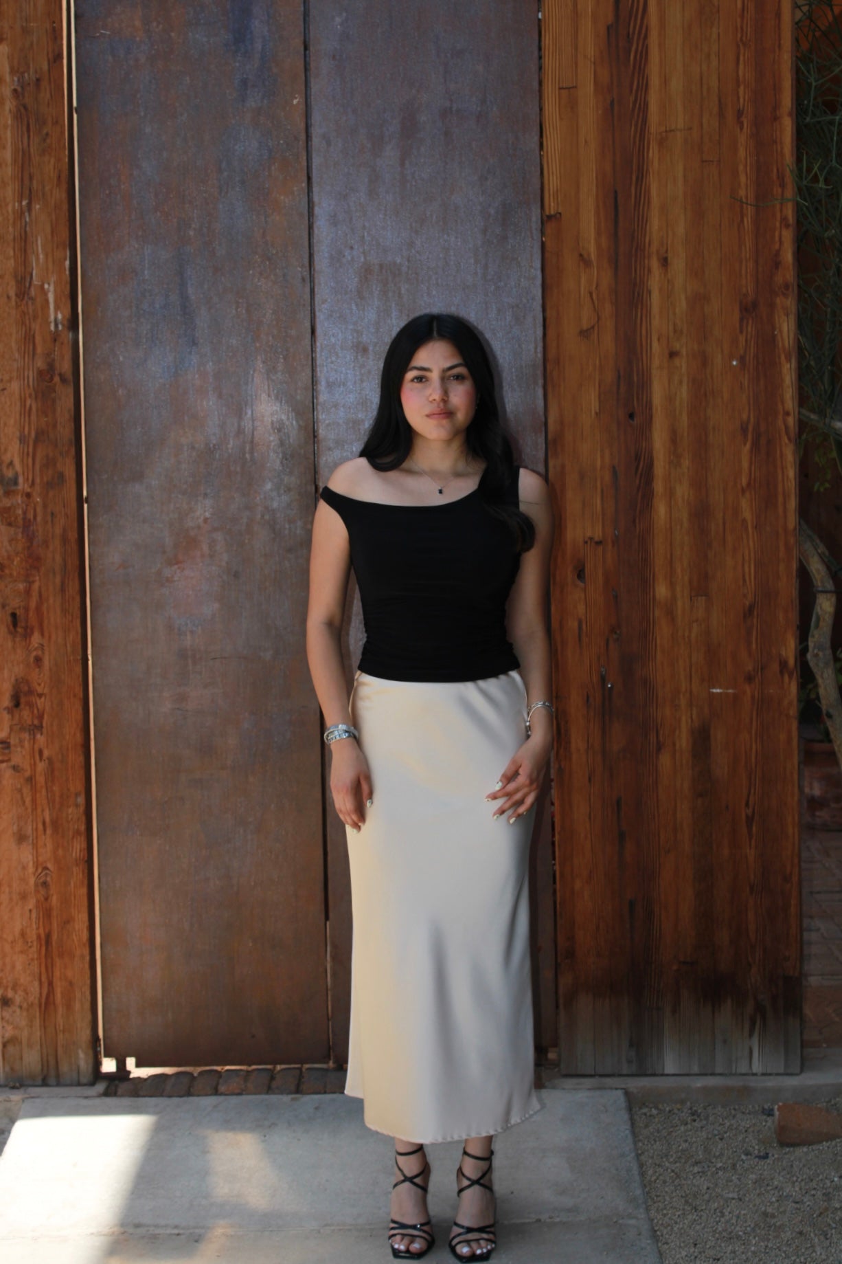 Falda satinada beige midi #11265