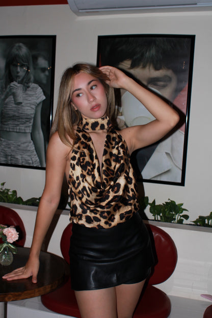 Blusa halter satin de animal print #11426