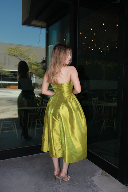 Vestido midi de fiesta verde amarillento strapless #11317
