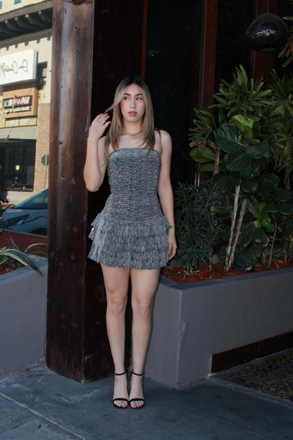 Vestido, straple , plateado, clarito con ￼Olanes corto #11634