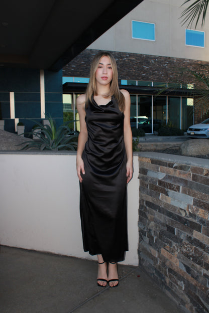 Vestido satín negro largo #11670