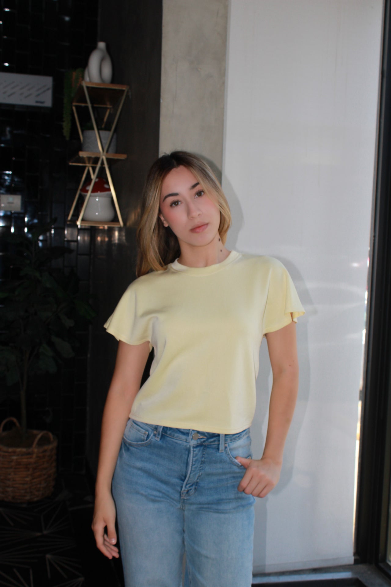 Blusa amarilla básica con manga oleada #11326