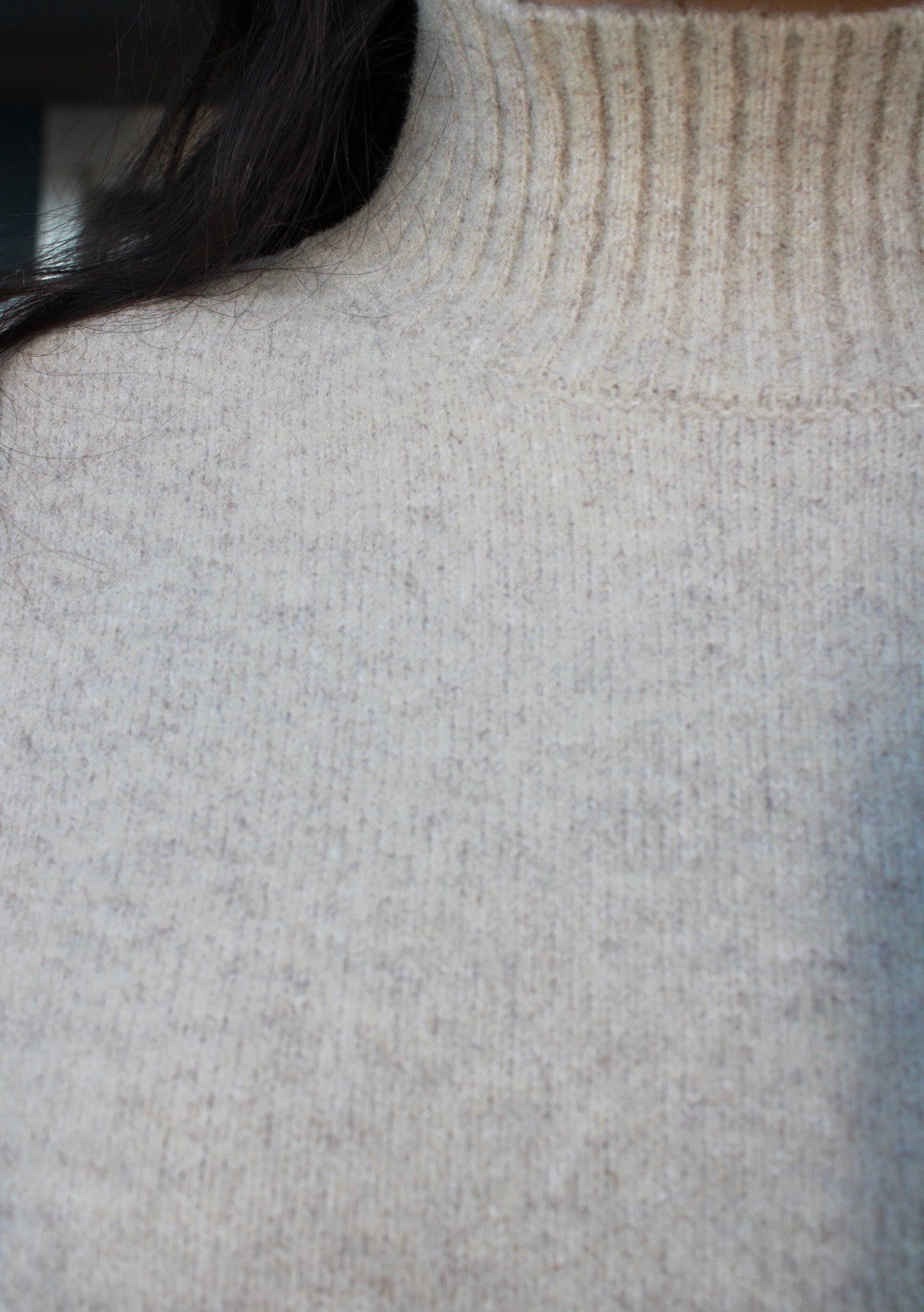 Suéter con cuello color arena #11700