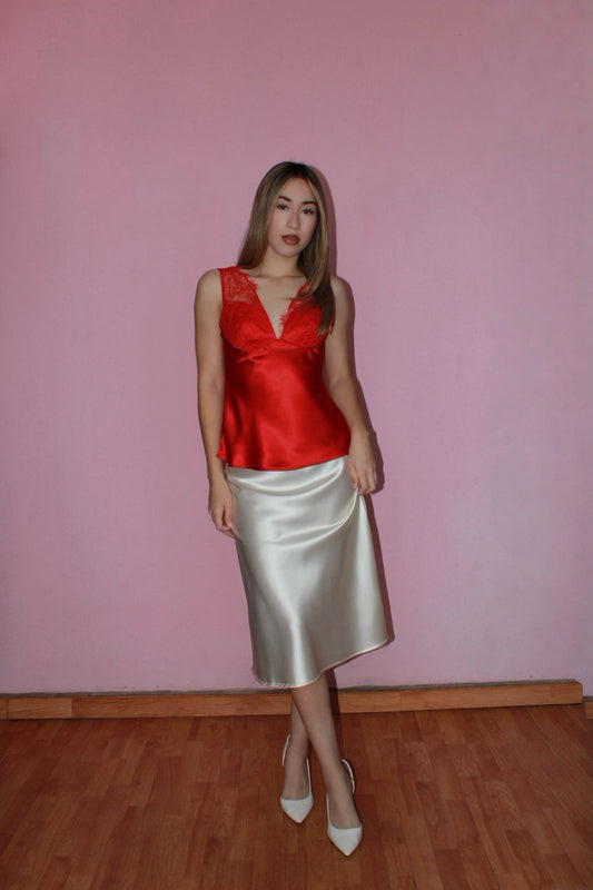 Blusa roja satín con escote de encaje￼#11755