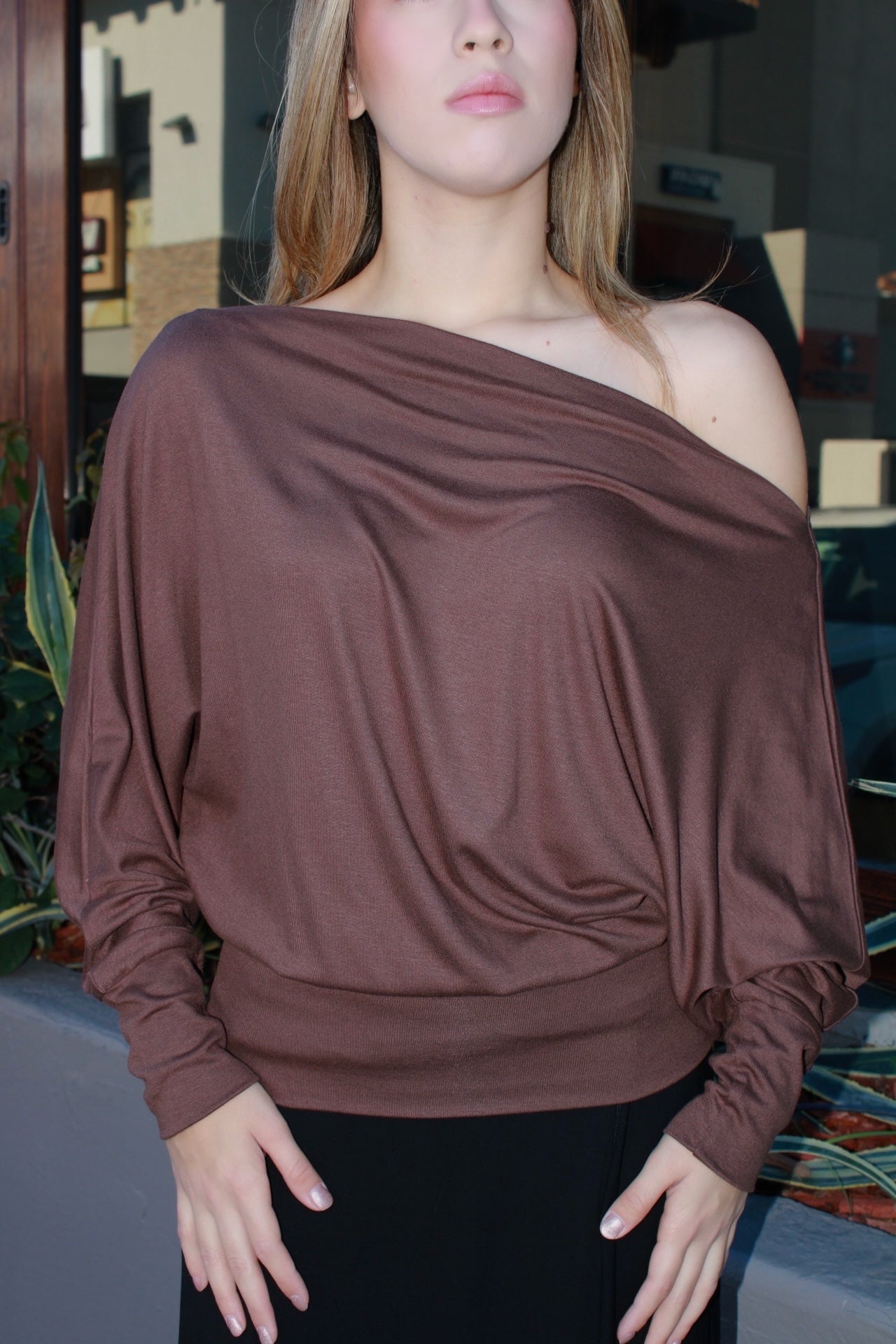 Blusa café bonbacha hombro descubierto #11573